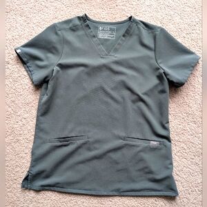 FIGS Women's Casma Three Pocket Scrub Top